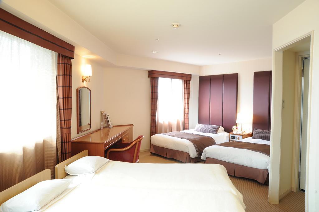 Hotel Yokohama Garden Екстер'єр фото