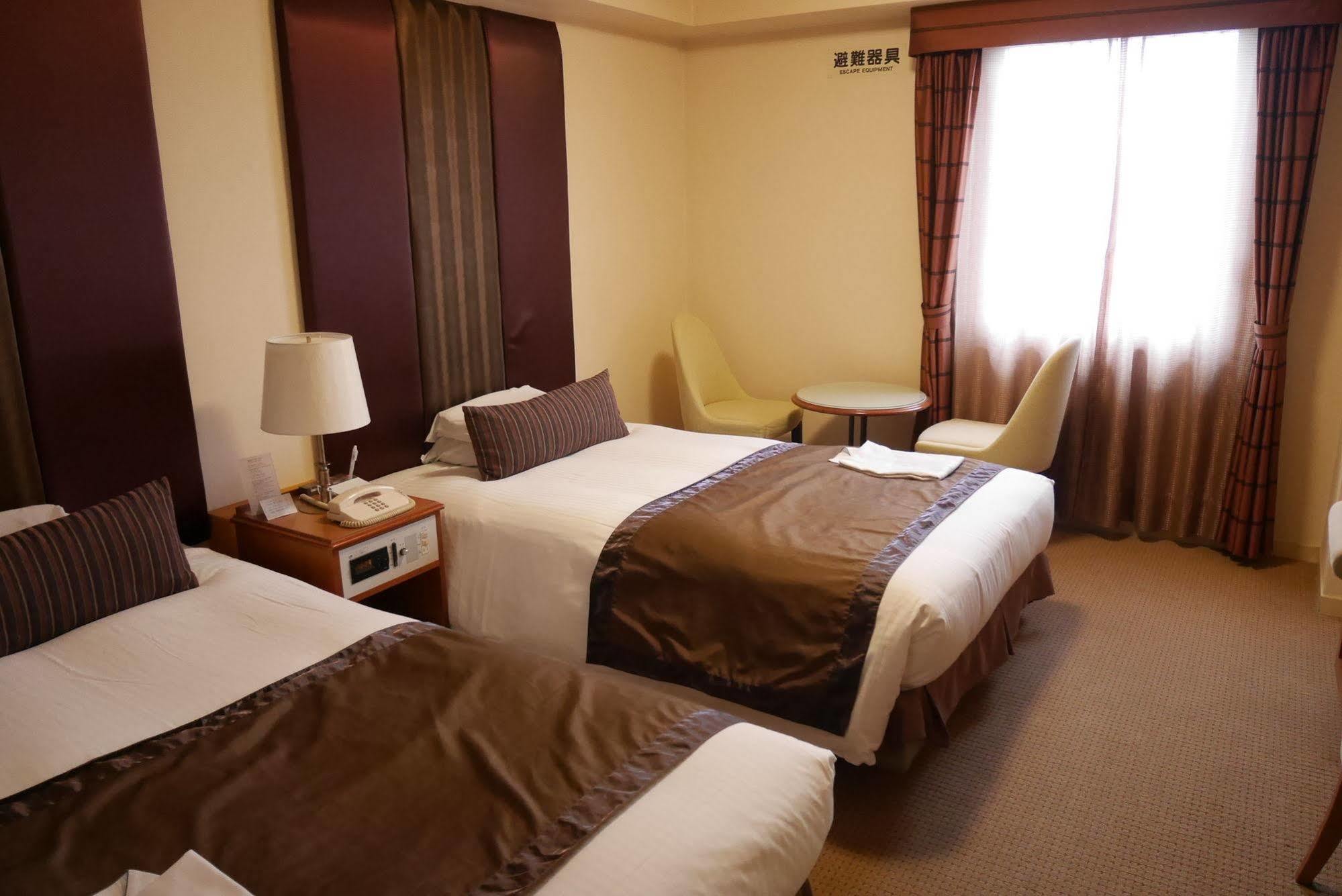 Hotel Yokohama Garden Екстер'єр фото