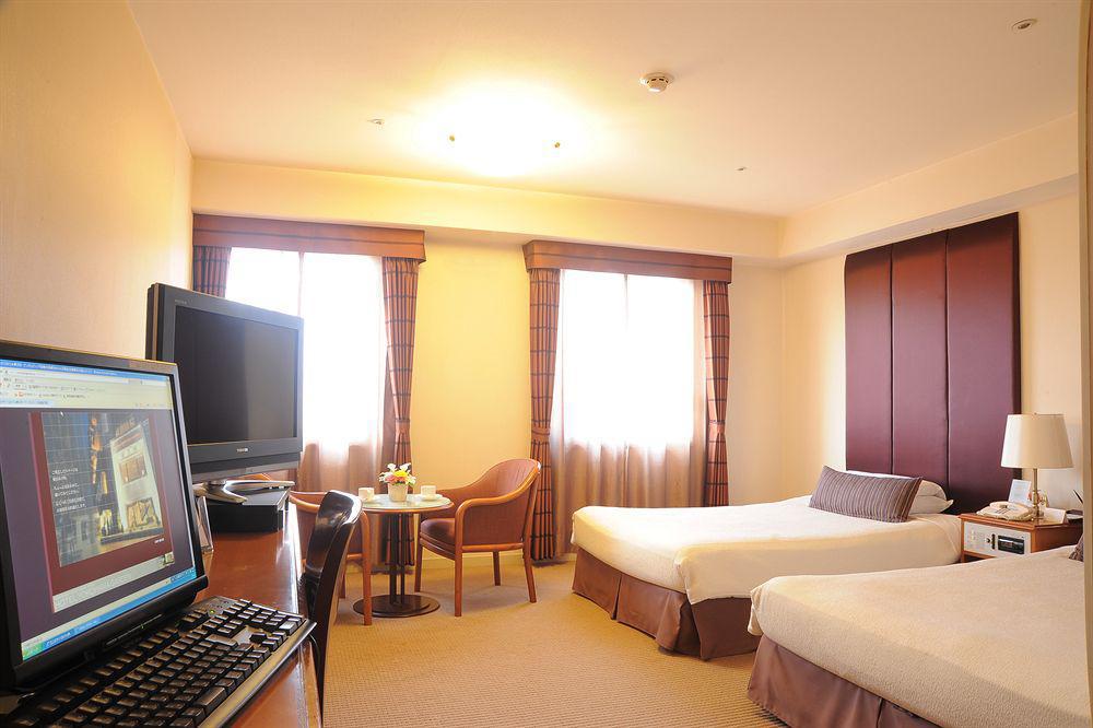 Hotel Yokohama Garden Екстер'єр фото